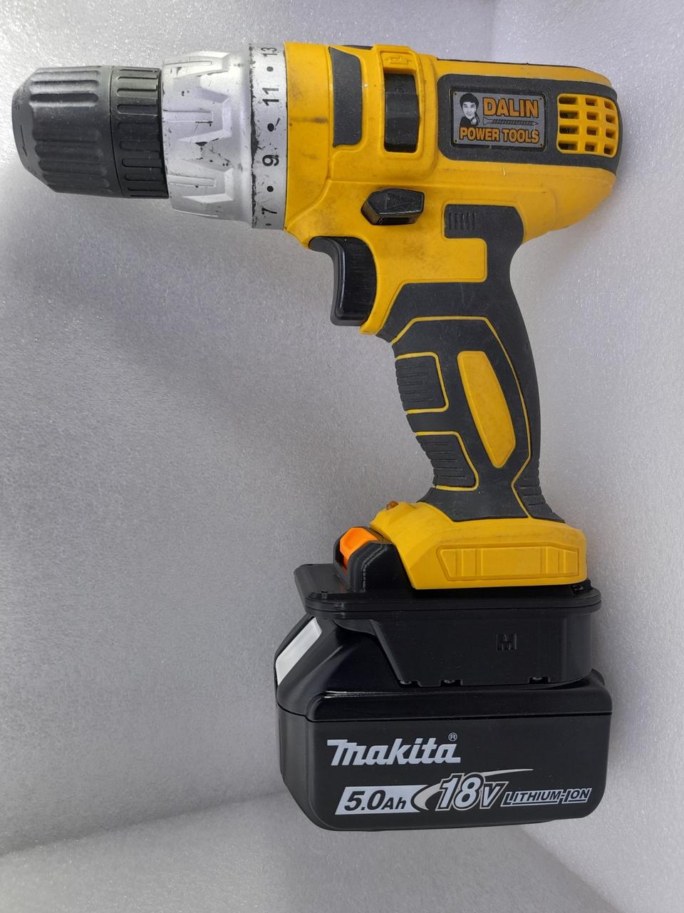 달인 김병만 공구에 다른회사 배터리를 연결하는 어답터