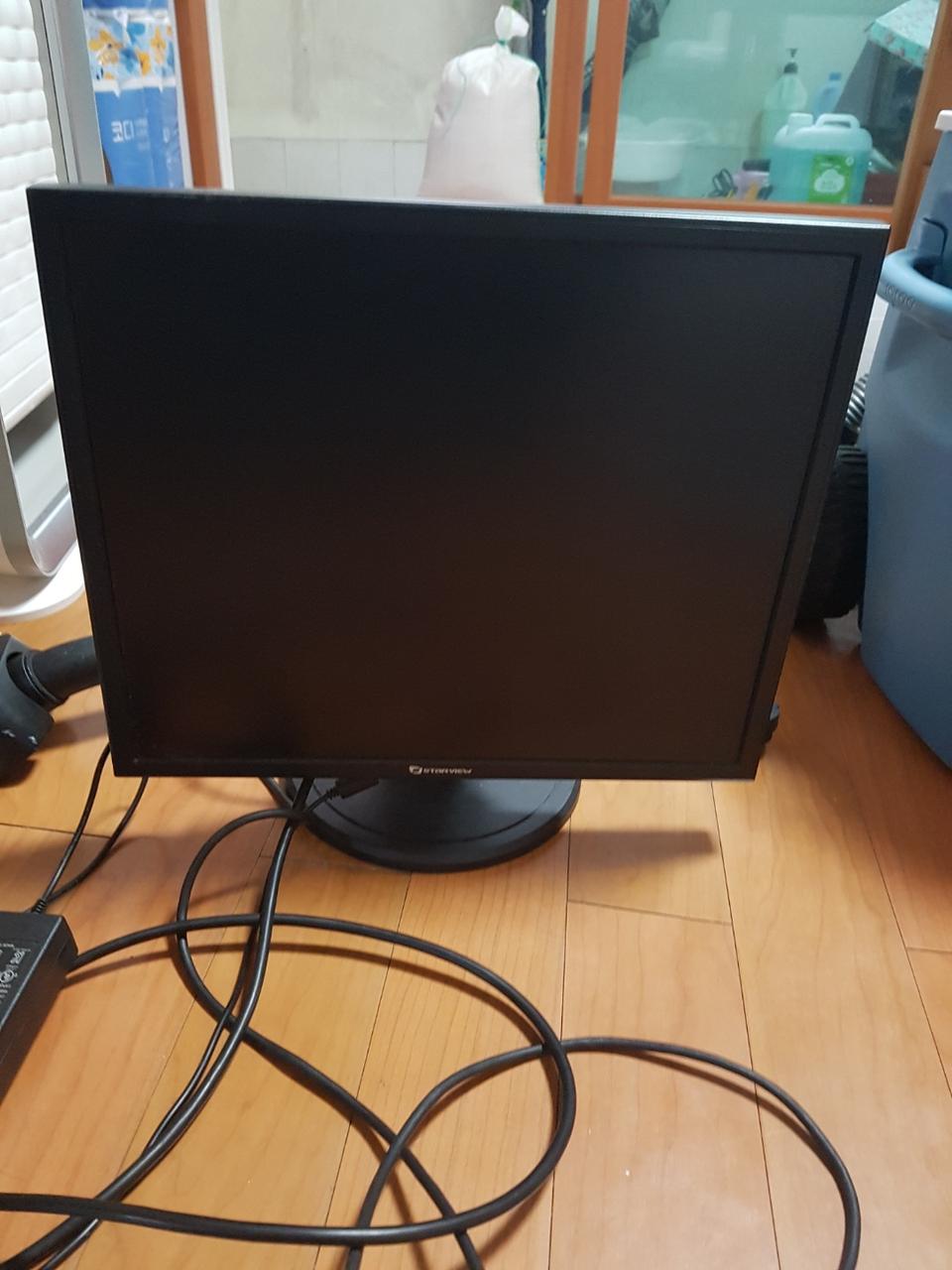 20인치 모니터 팔아요