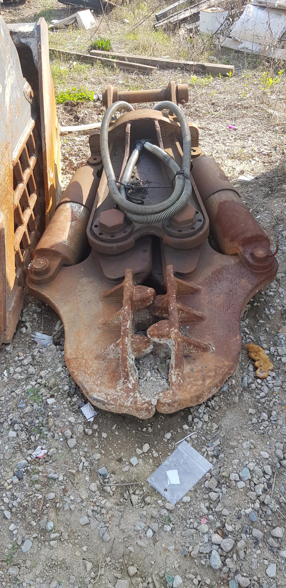 06굴삭기용 크라샤 입니다