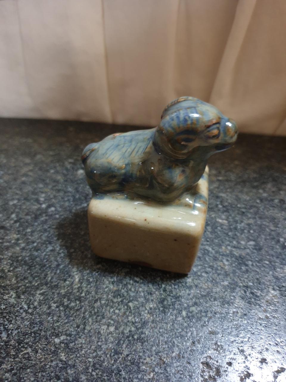 낙관 있는 동물연적