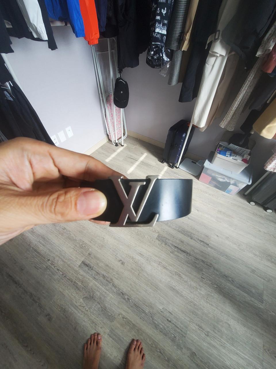 명품 루이비통 정장 벨트 (소) 판매합니다.