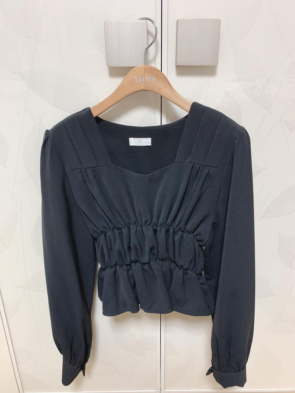 스퀘어넥 블랙셔링 크롭블라우스 (새상품)