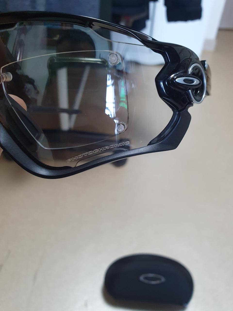 오클리 죠브레이커 포토그래믹(변색렌즈) 7클리어 도수가공 제품 팝니다