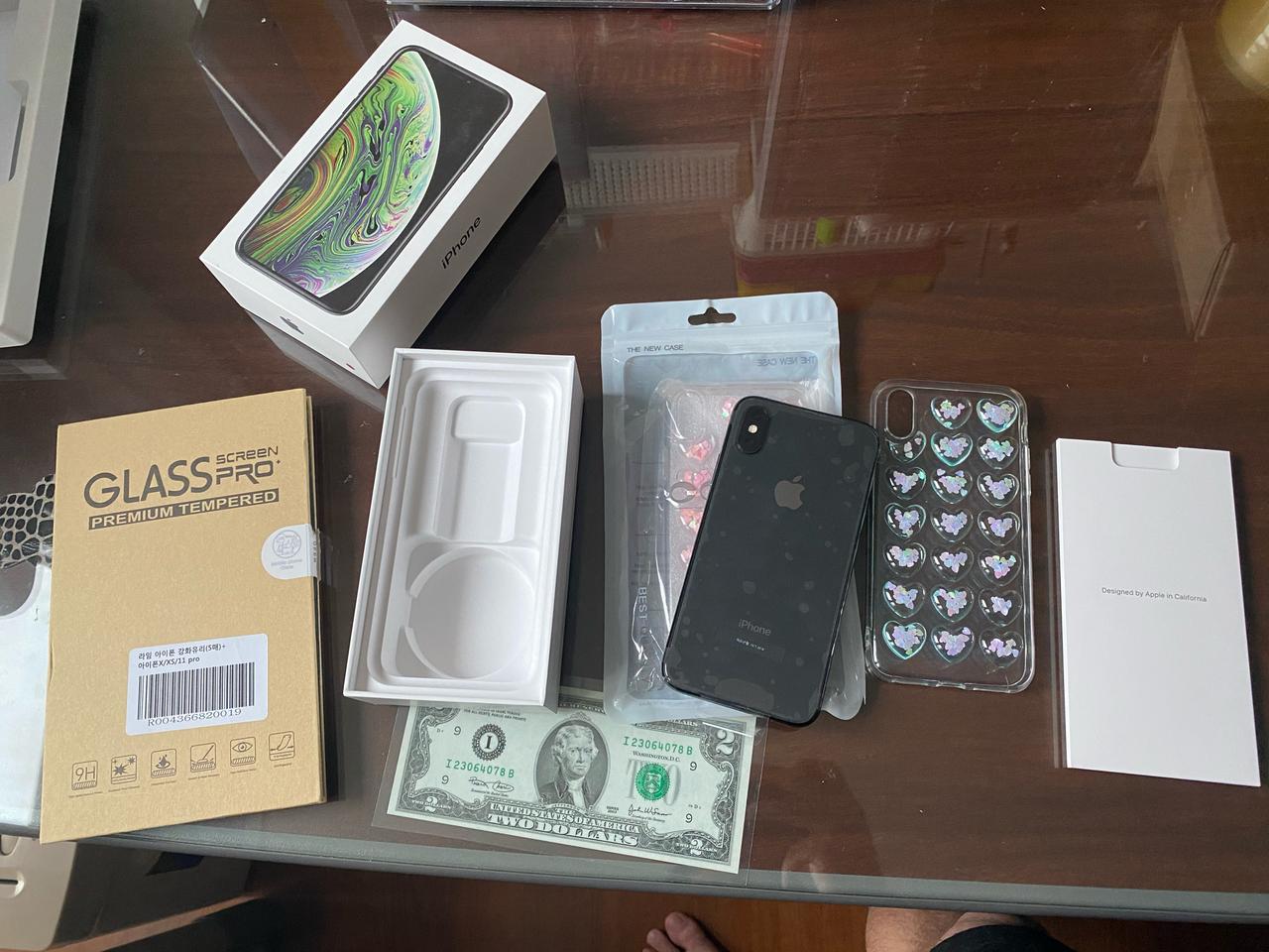 아이폰 xs 배터리 100% 64g 팝니다.