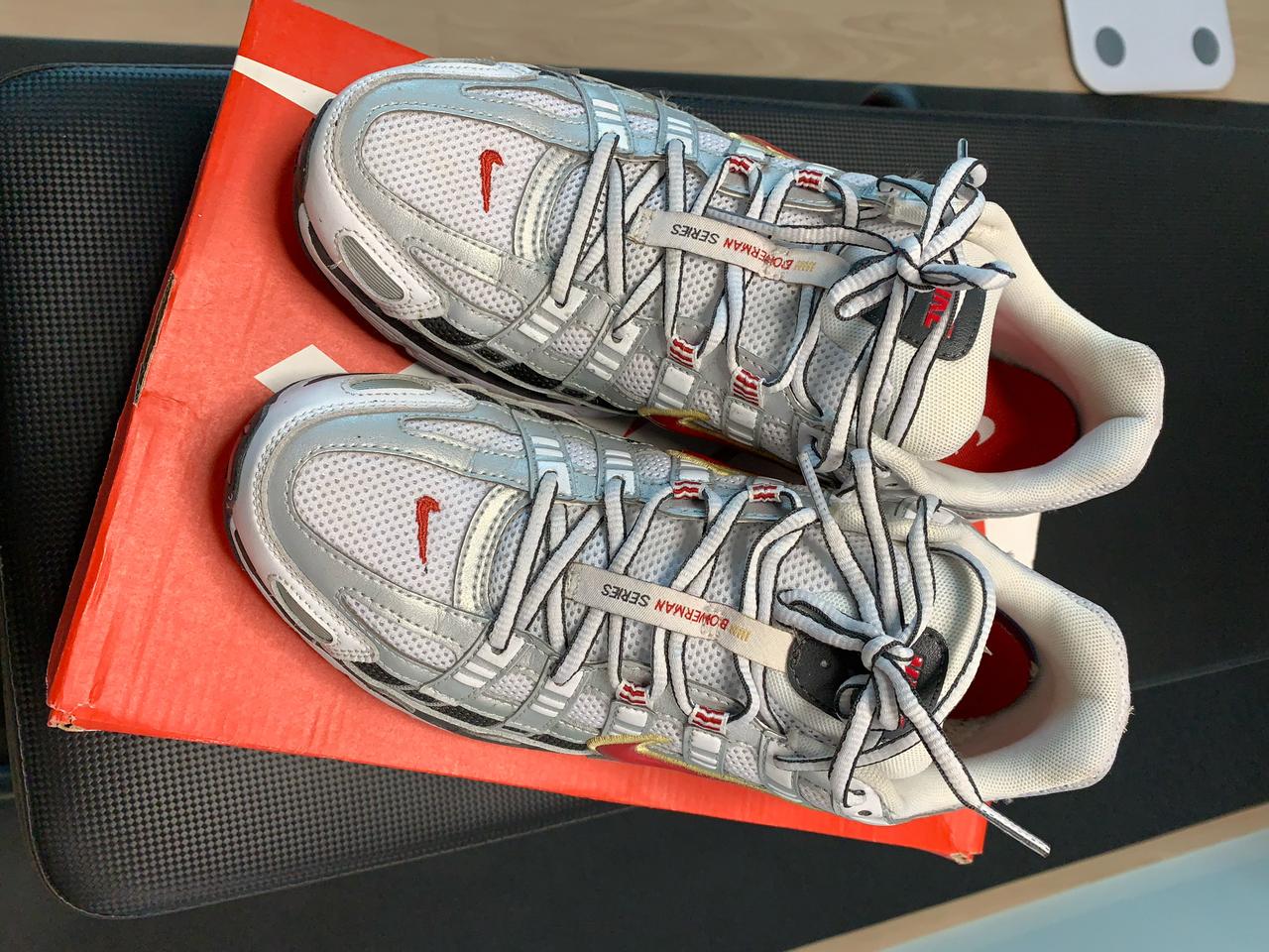 나이키 p6000 바시티레드 270 사이즈 팔아요