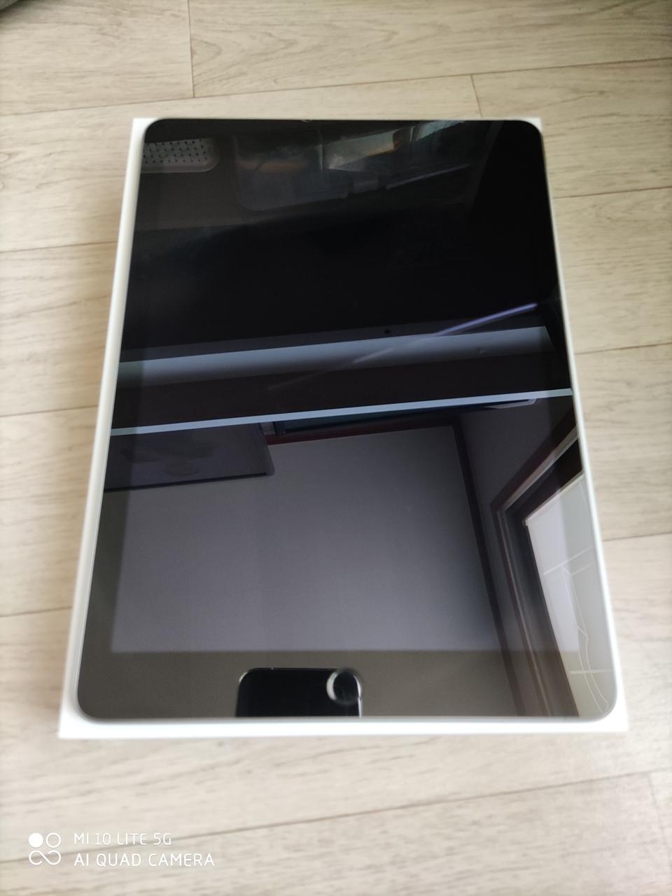 아이패드5세대 a1822 128기가 wifi 액정실금