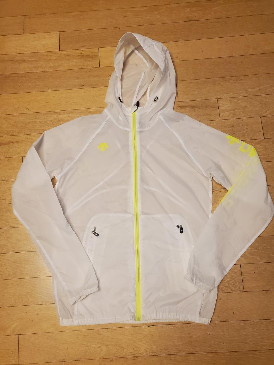 데상트 여성 바람막이