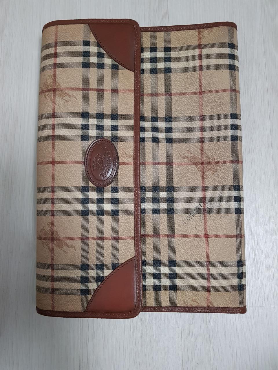 버버리 클레식 정품 남녀공용 크러치백