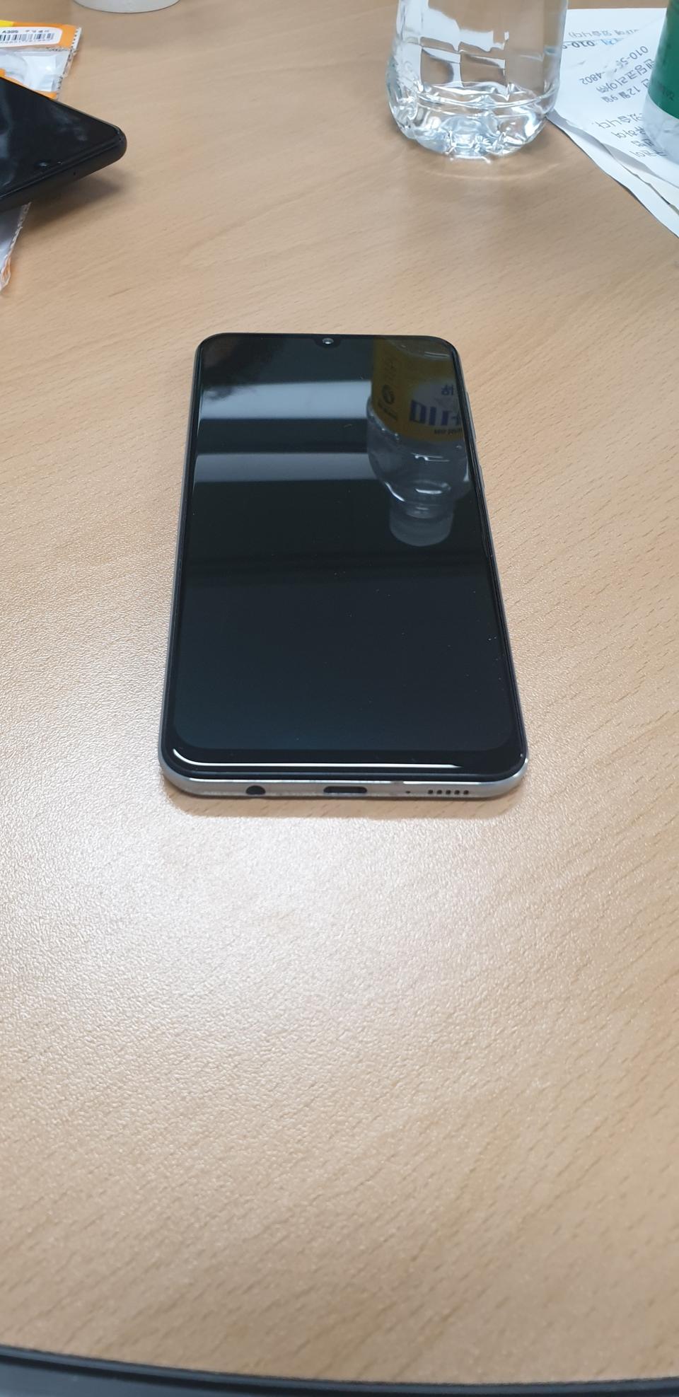 겔럭시A30 액정기스 깨짐 절대 없음