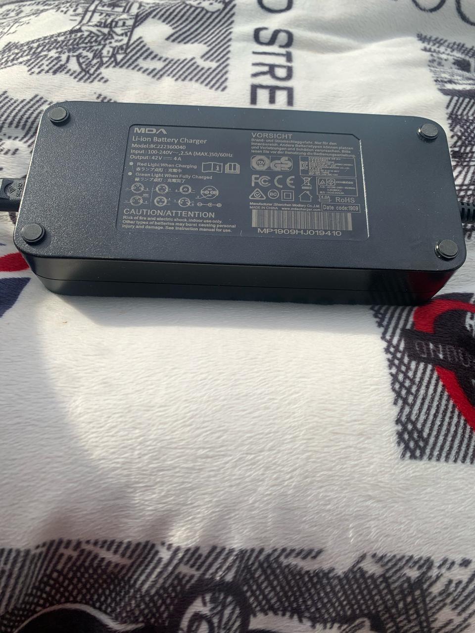 라임쥬서 충전기 3a 1개/ 4a 2개 팝니다