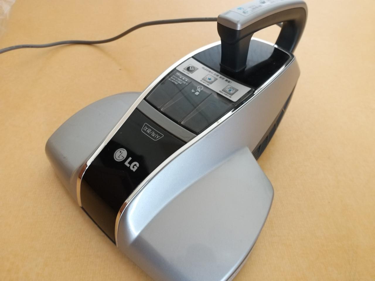 저렴하게 LG 침구청소기 팝니다.