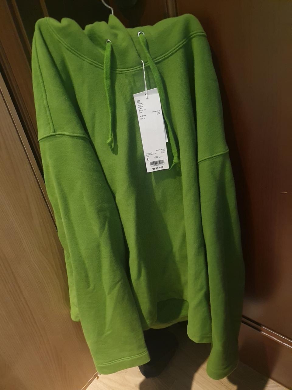 유니클로 후드티 사이즈L 그린색상 정가39,900 새상품