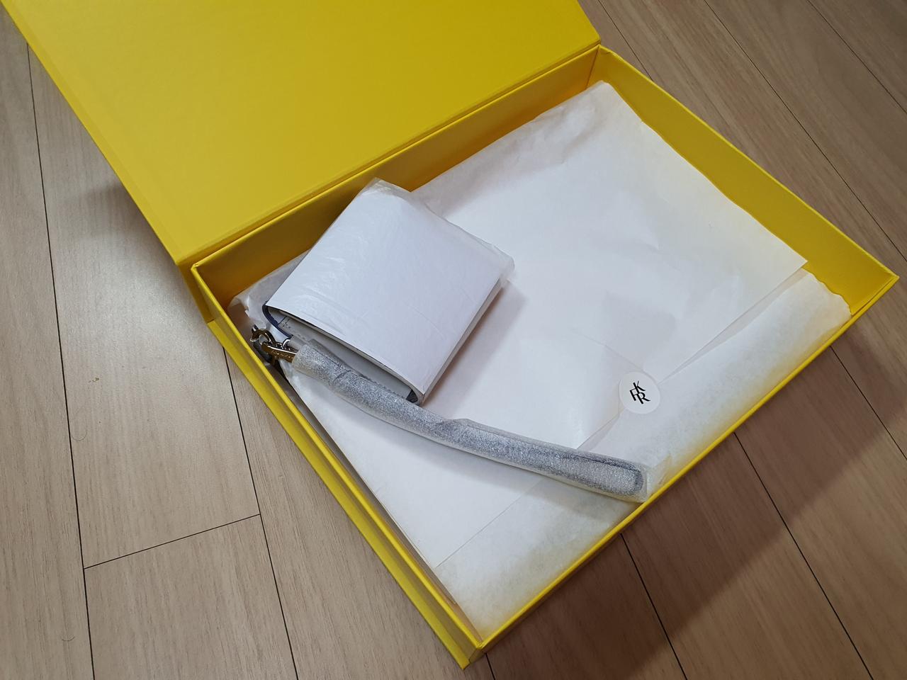 파인드카푸어 클러치 새제품