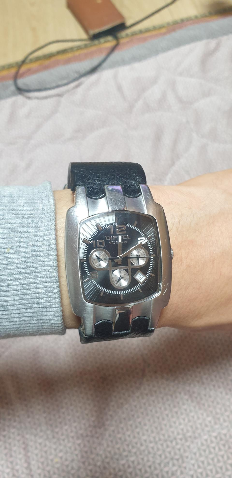 디젤 손목시계 dz-4119 갤럭시핏2랑 교환받아요