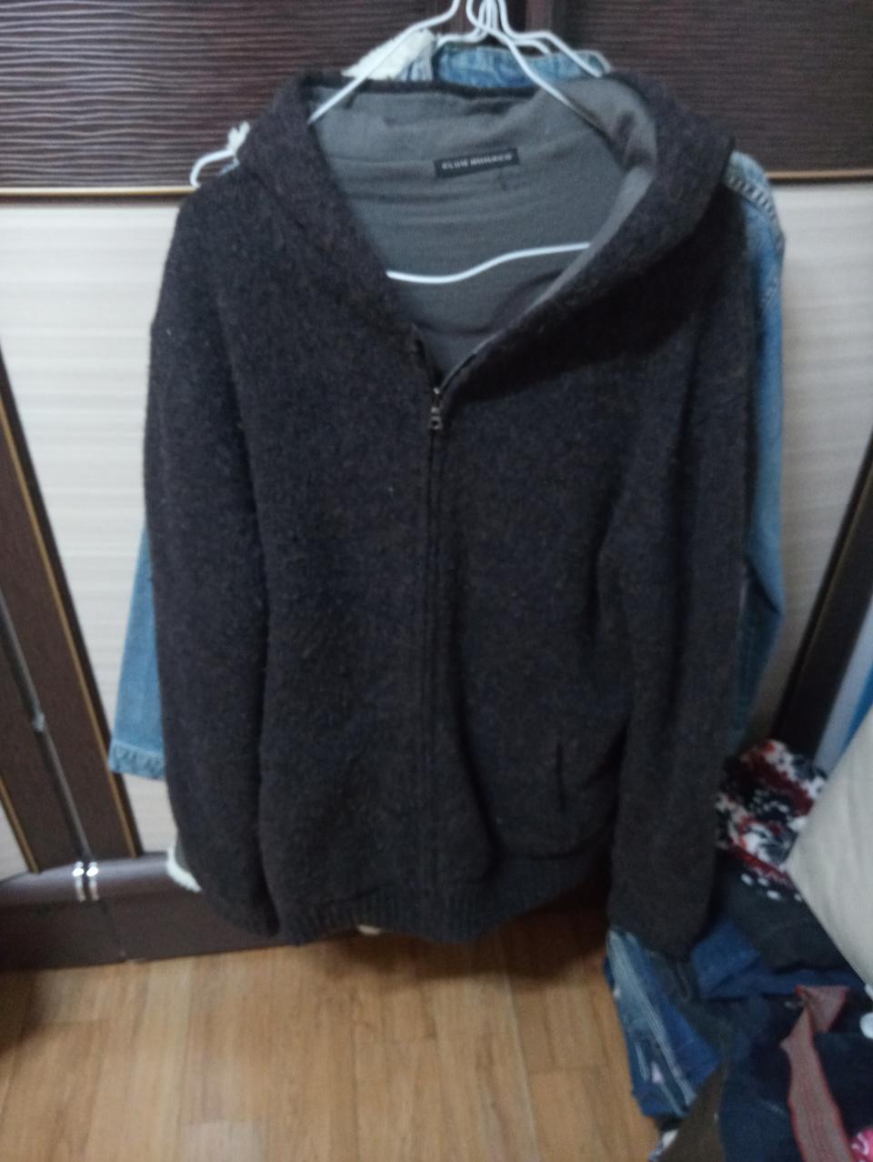 니트재질비슷한털점퍼?