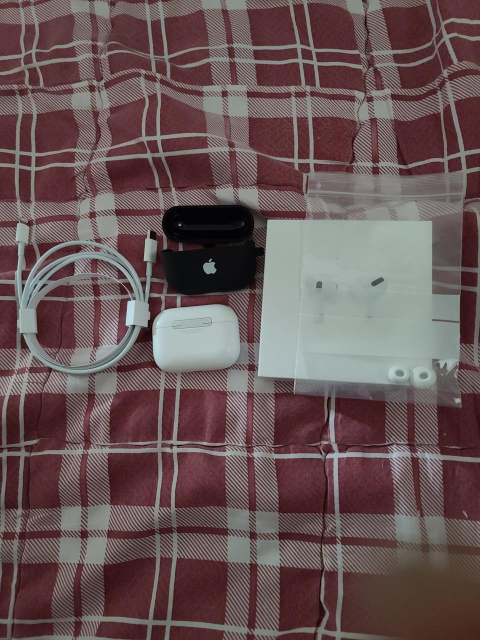 정품에어팟프로 풀박스 여분이어팁 팝니다 케이스포함 케이블