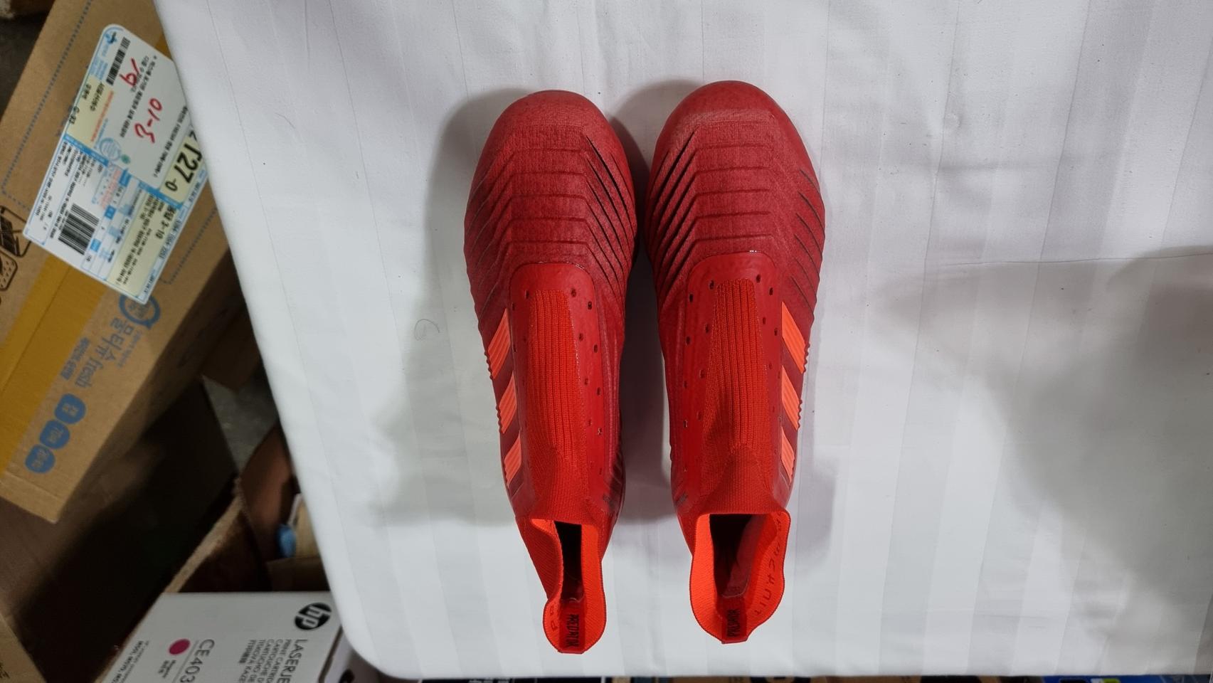 아디다스 축구화, 풋살화