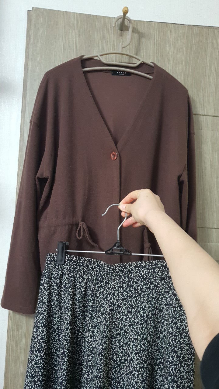 코디세트/브라운가디건과스커트