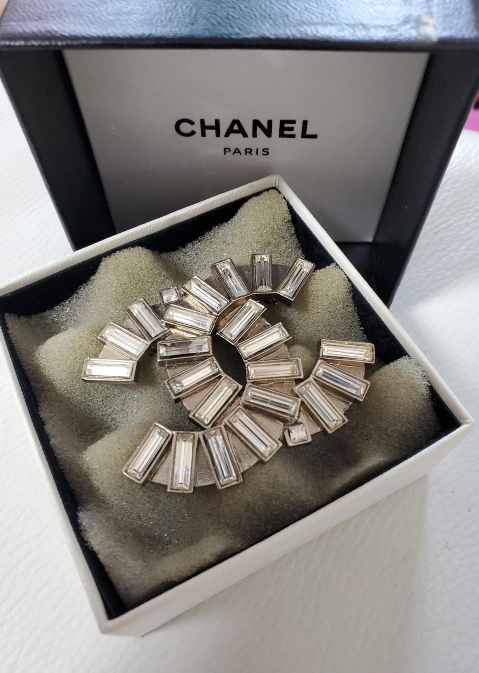 샤넬 CC 실버크리스탈 브로치