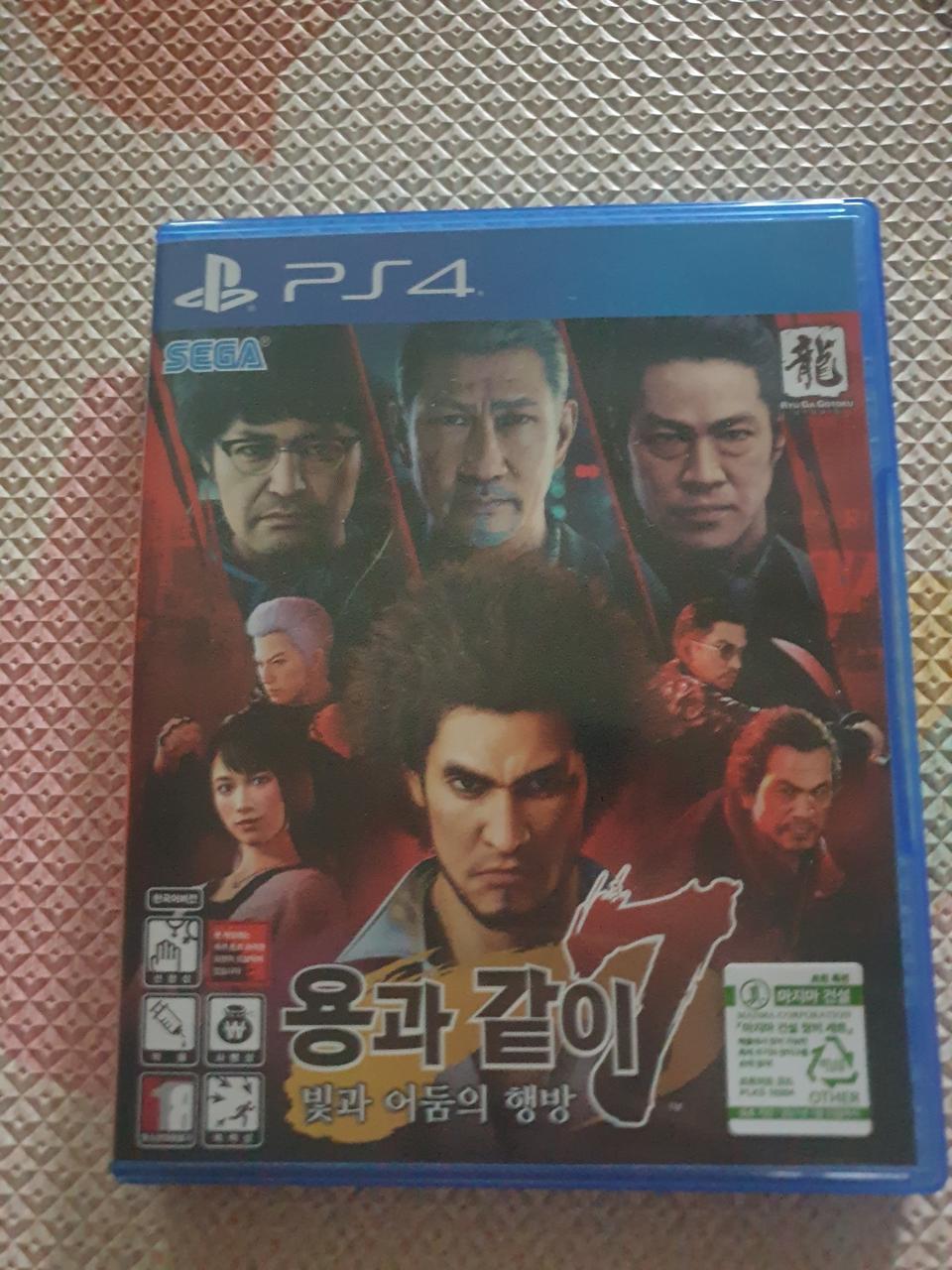 플스4 용과같이7 4만원에 팝니다.