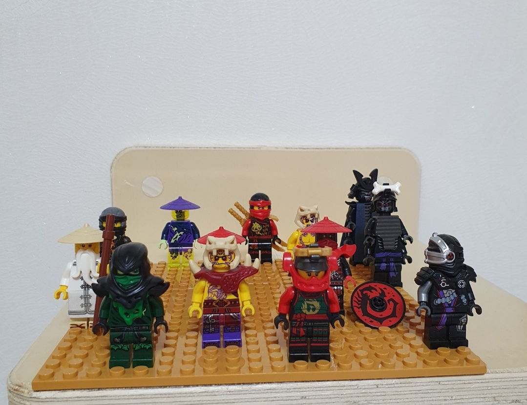 레고 정품 피규어 일괄입니다