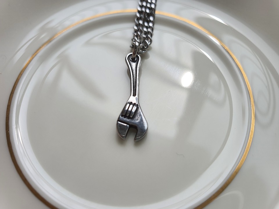 써지컬 스틸 스패너 팬던트 목걸이