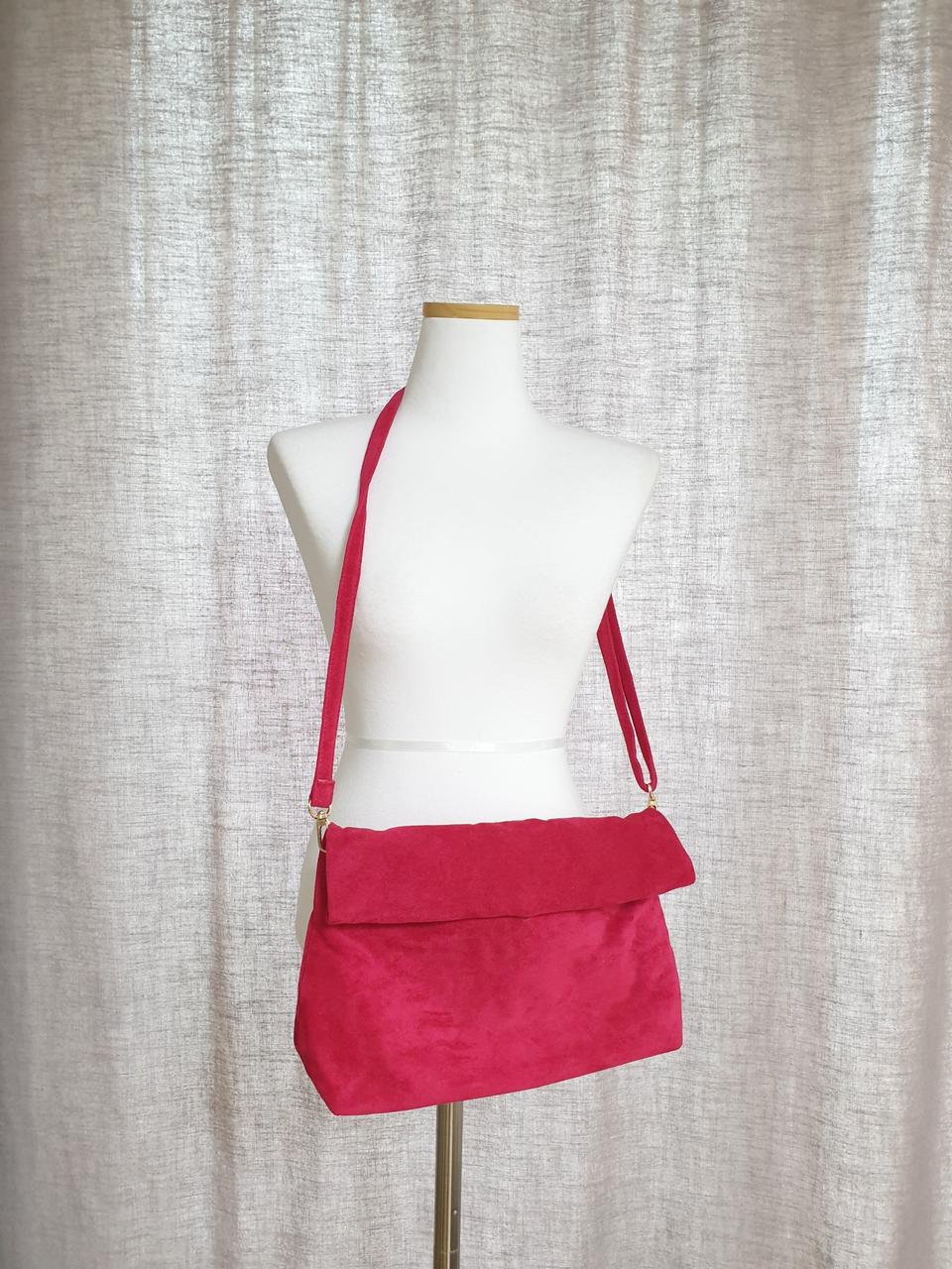 (새제품) 핫핑크 스웨이드 클러치 백 (끈 탈부착)