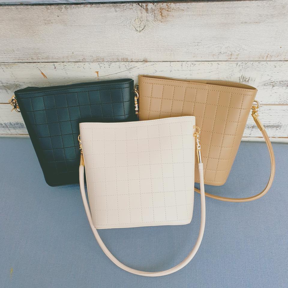 [1+1 세트] 파우치 포함 사각 숄더백 퀄팅