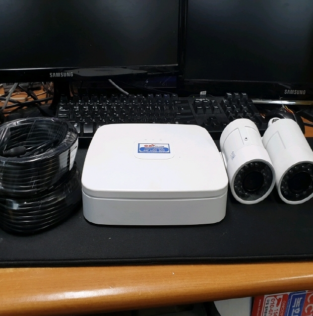 가정용,사무실CCTV,매장용감시카메라,HD녹화기와HD방수외부카메라2개세트(실외용)판매합니다