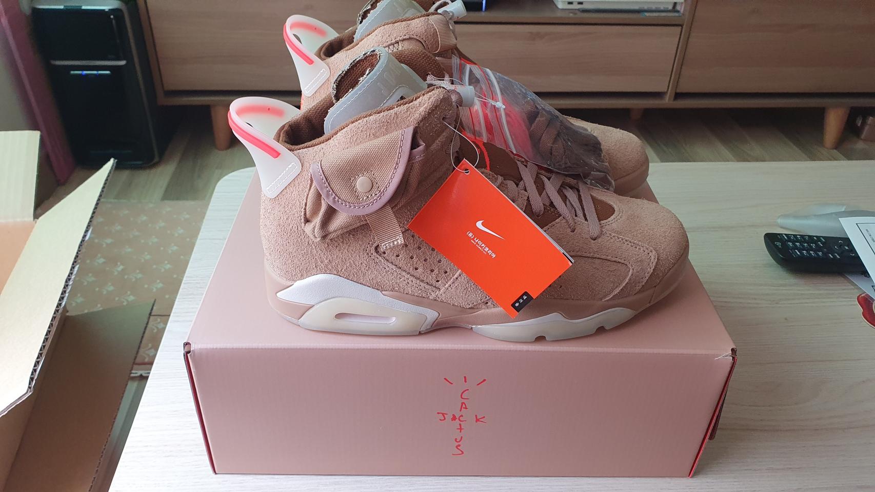 조던6x스캇 브리티쉬 카키 270mm나코탭새제품