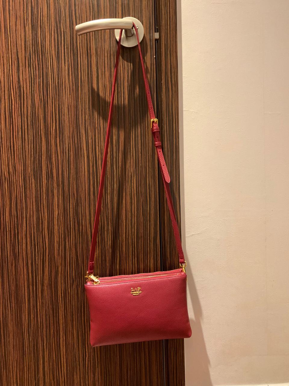 LAP 레드 크로스백 (10,000원 -> 6,000원)