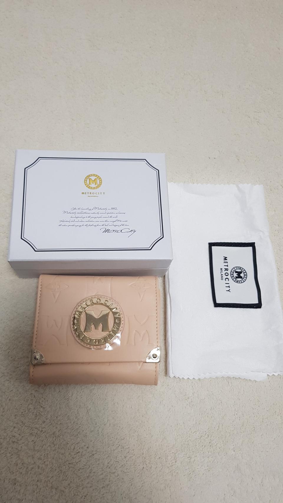 안전 METROCITY 메트로시티 반지갑(정품) 가격내림.