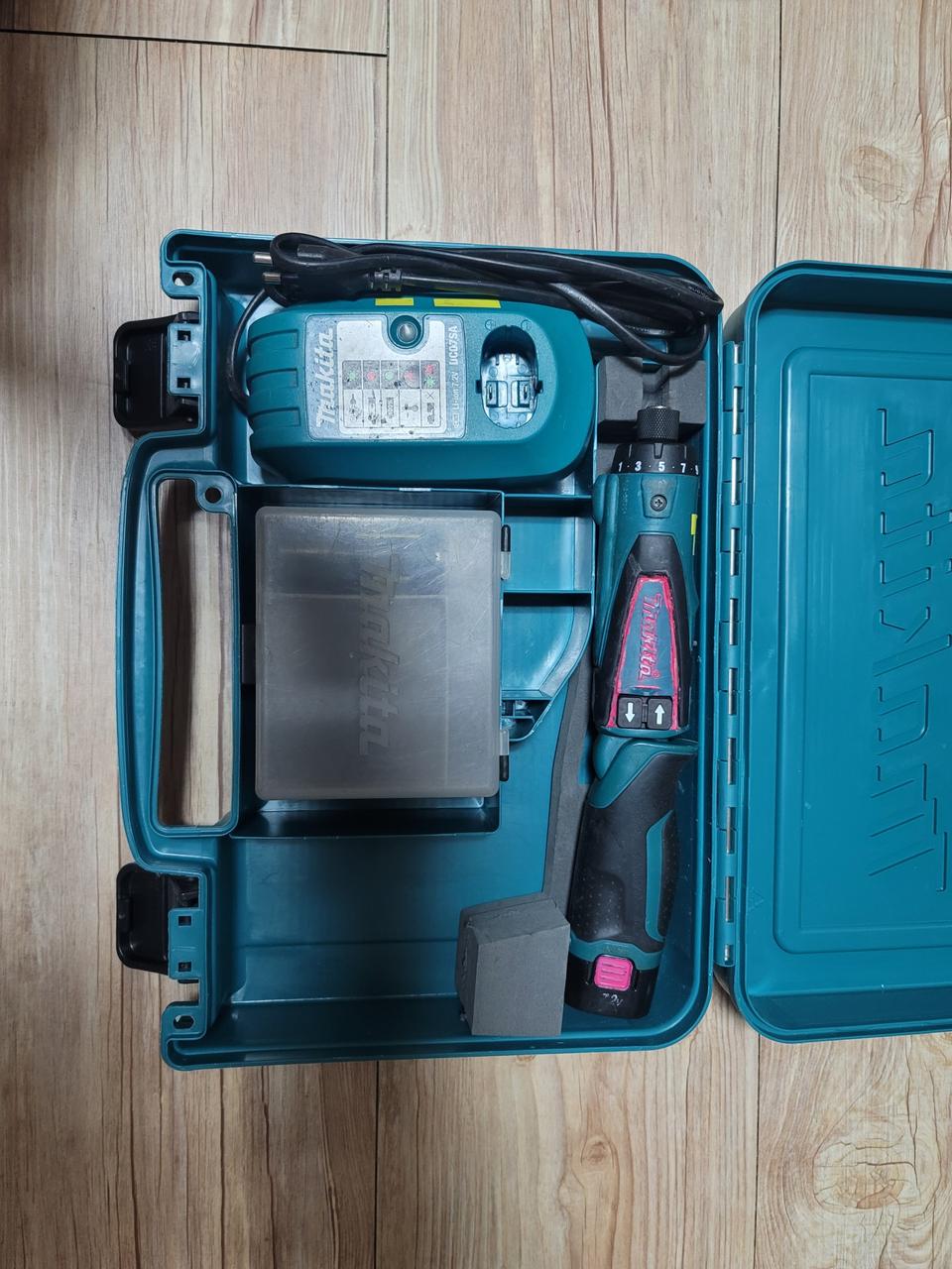 마끼다 7.2V 전동드라이버