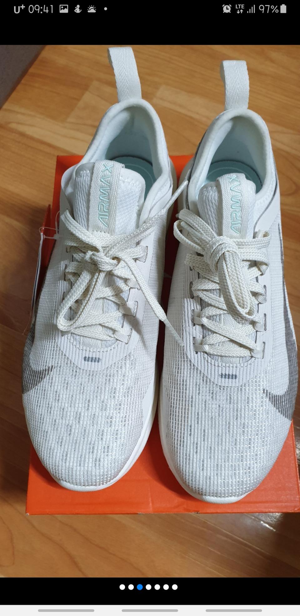 나코 정품 에어 맥스 플라이  (240mm) vogue0144님 전용