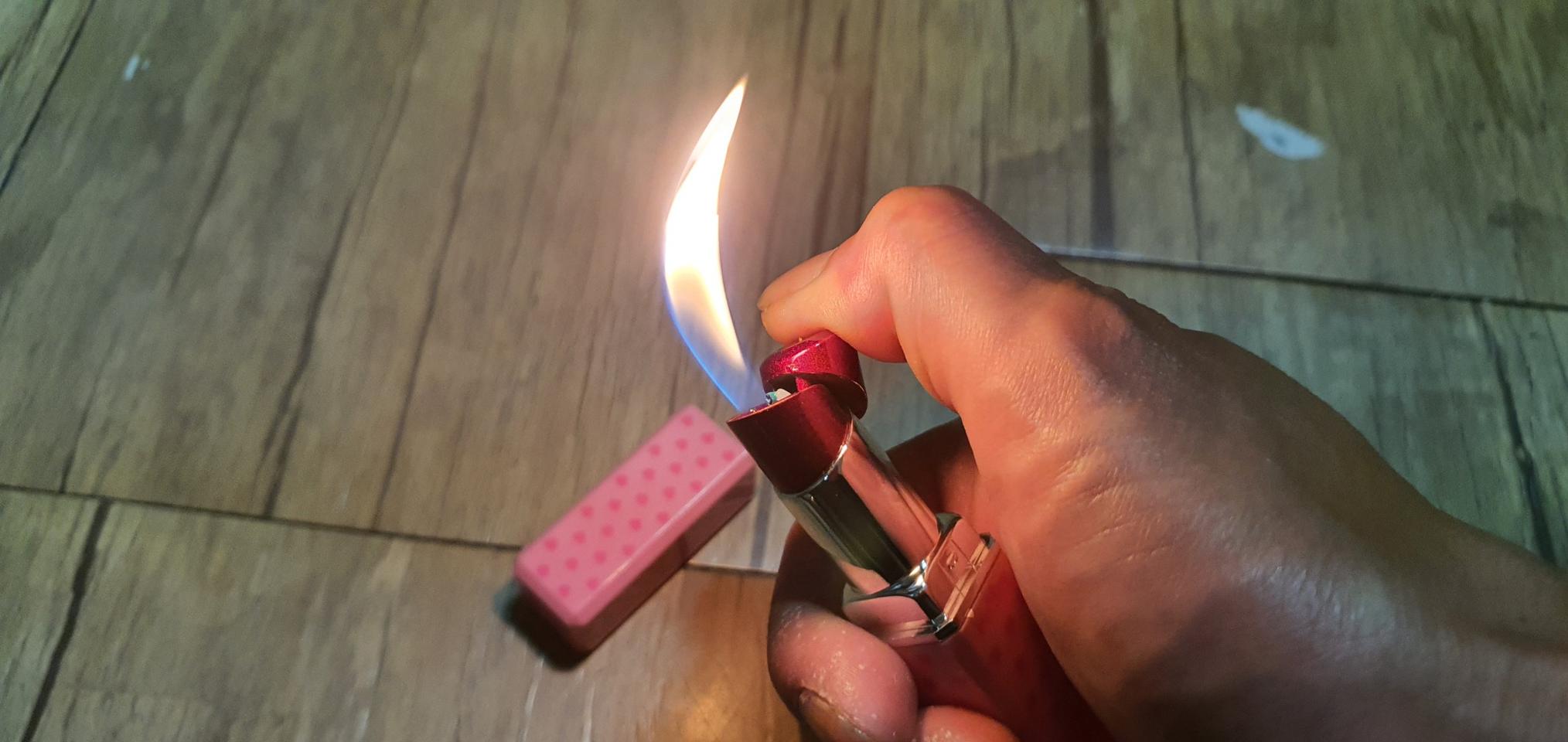 여성용 립스틱 라이터