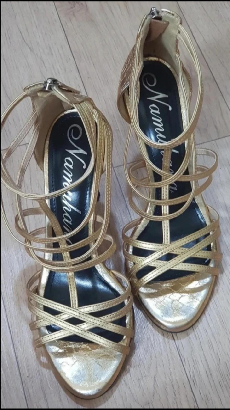 나무하나 ㅡ 원가 35만원대 여름 힐