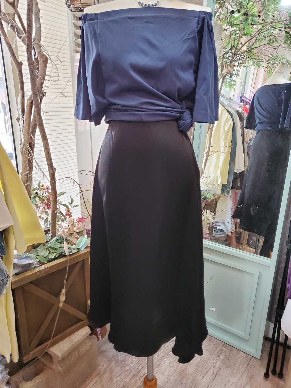 언발 새틴롱스커트 