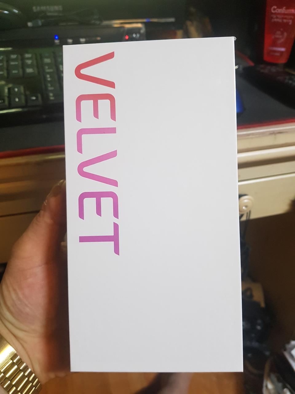 새기계 엘지 벨벳폰 현금899.800원완납하고 산폰 50만원에팜