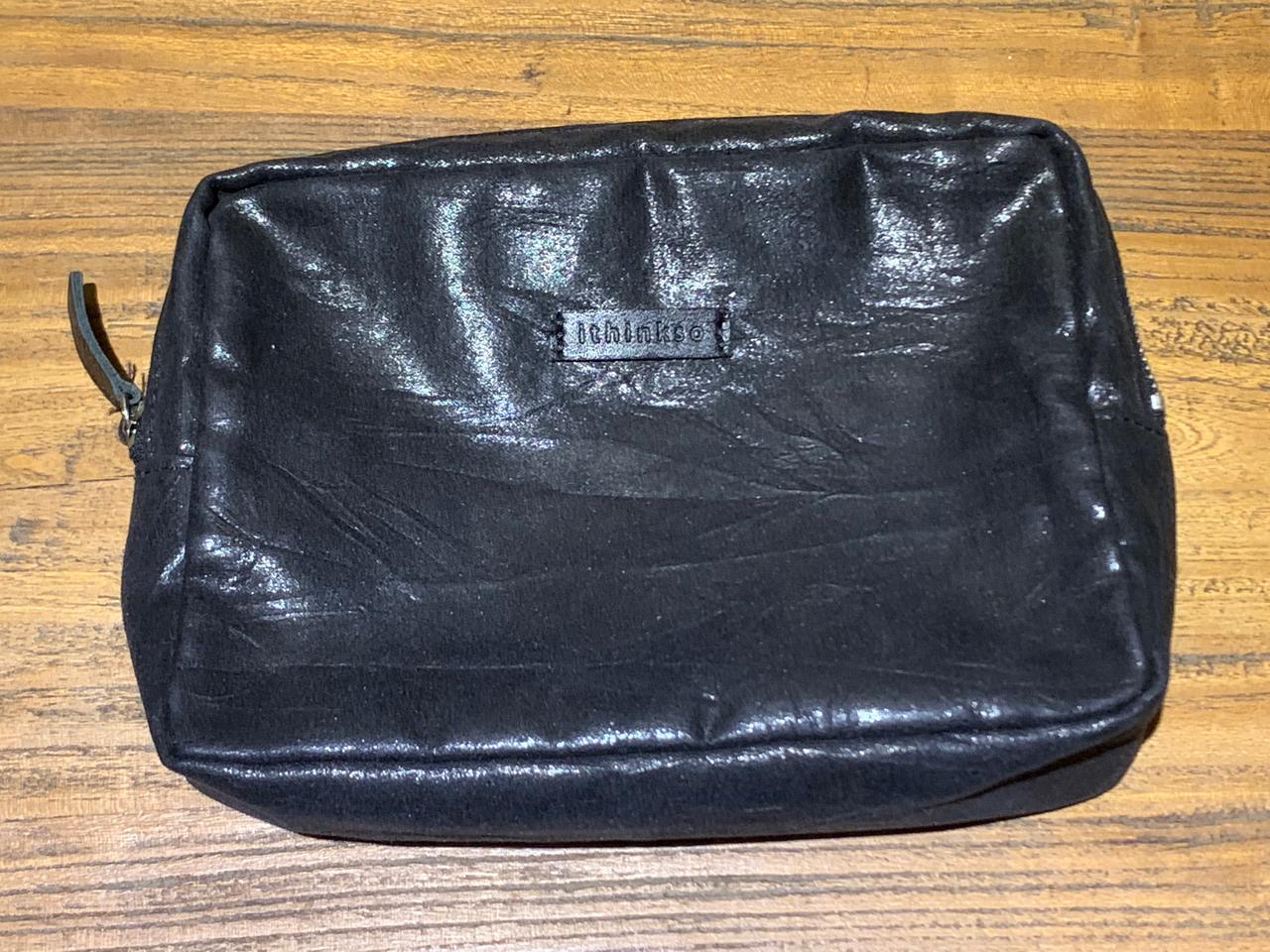 재질이 독특한 ithinkso 파우치 (5,000원 -> 3,000원)
