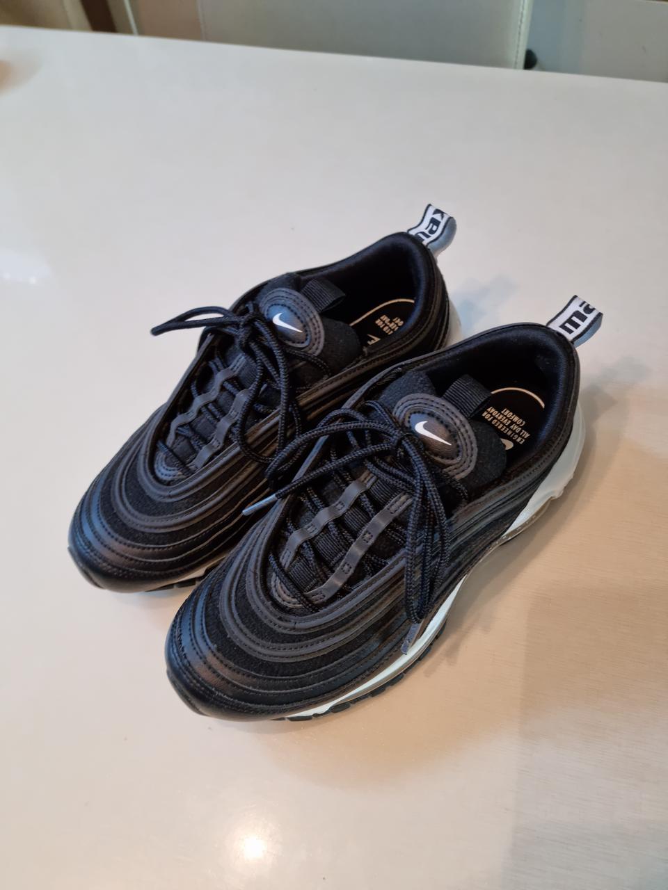 나이키 에어맥스97 우먼235 팝니다.