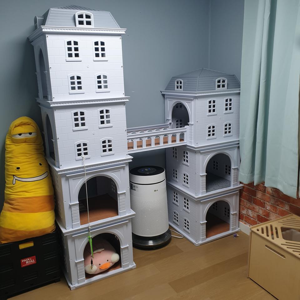 캣타워 (ABS재질, 상태좋음) 팔아요.