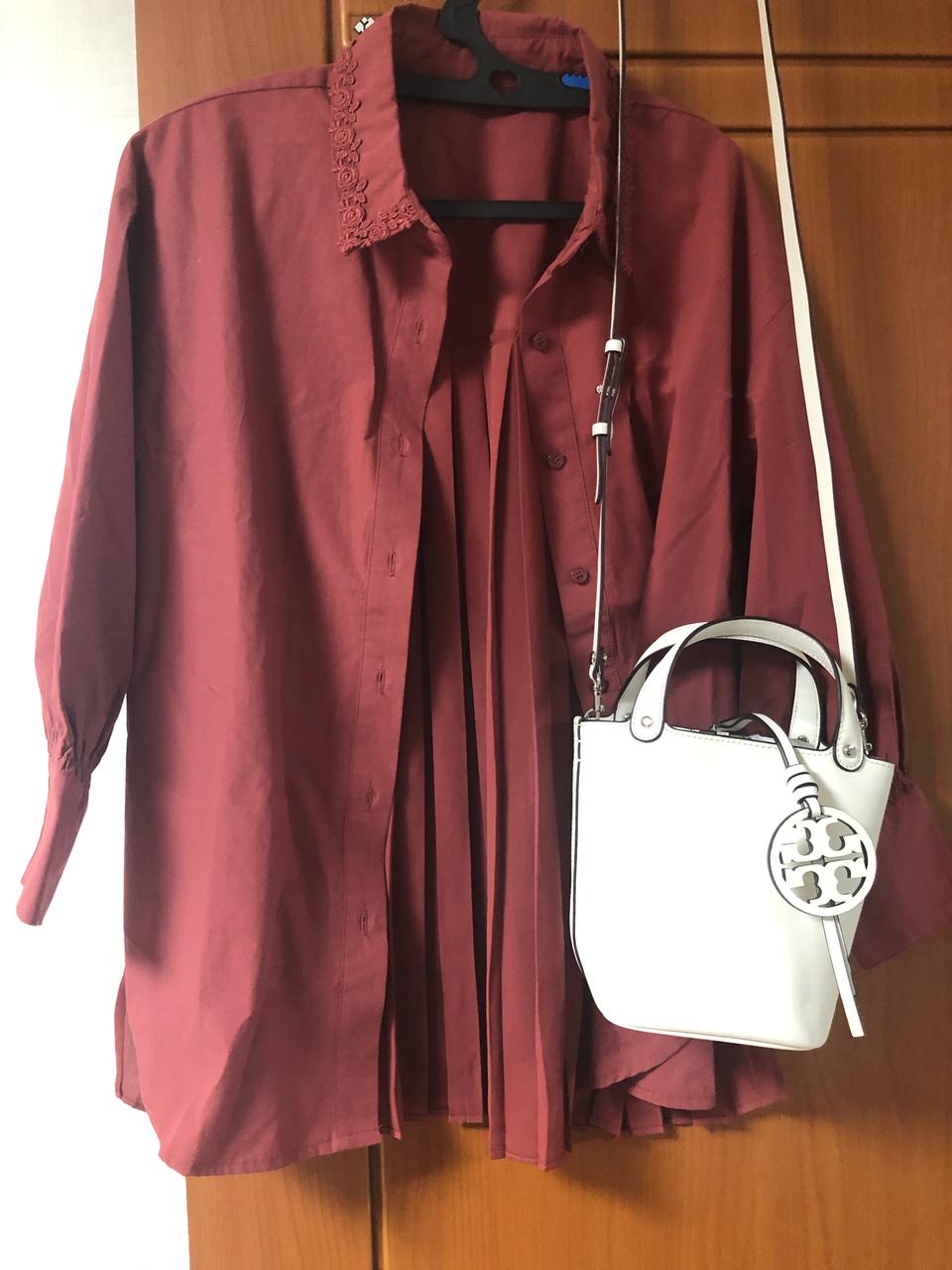 (새제품) 엘린느제품 /아코디언주름 블라우스(버건디/화이트)