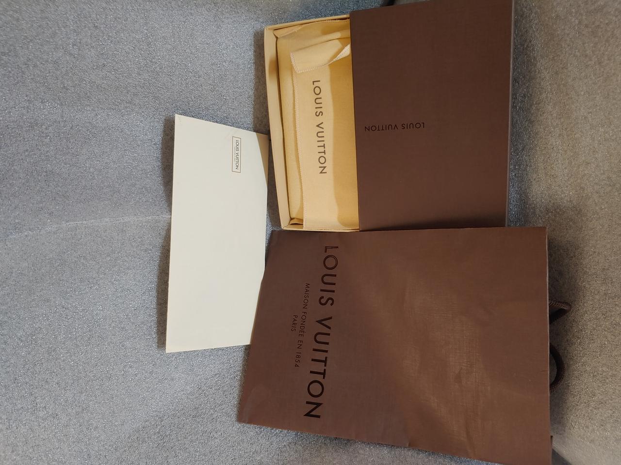 루이비통 M32607 타이가 장지갑