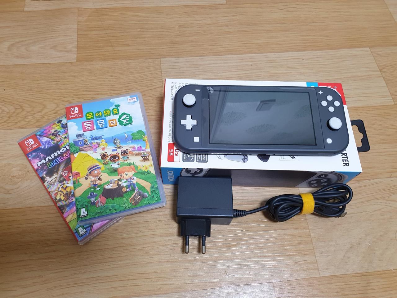 닌텐도 스위치 라이트 + 게임칩2개 + 케이스및기본셋트(새거)