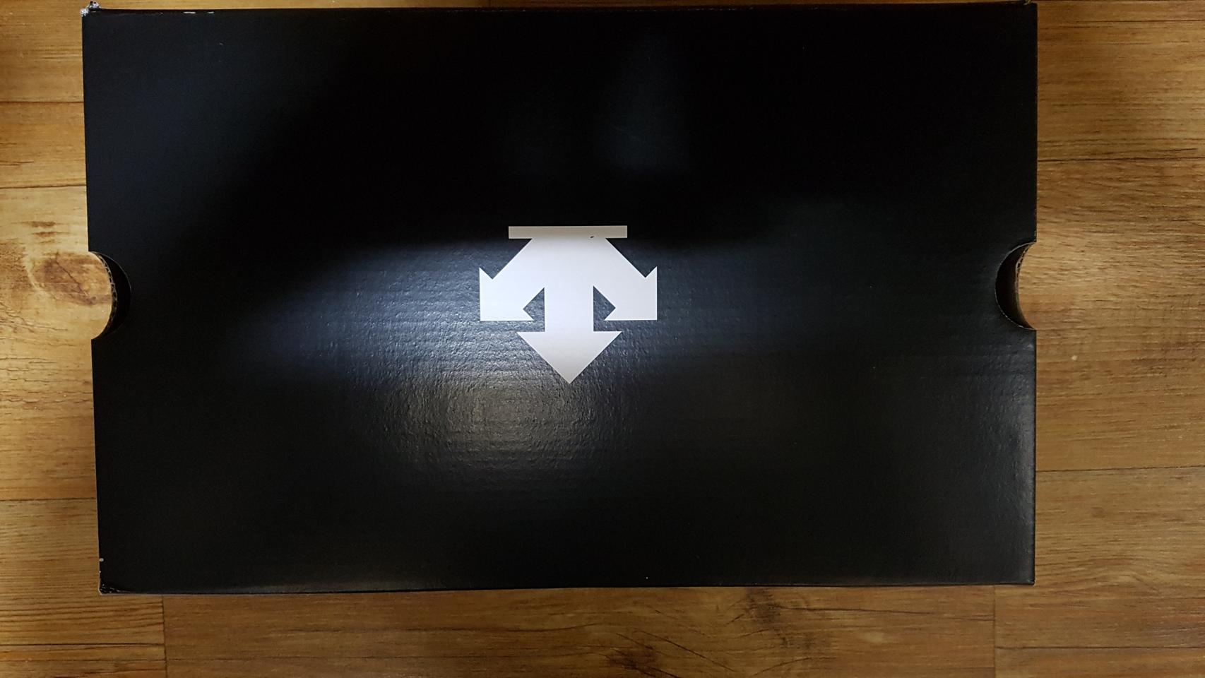 데상트 운동화 새제품