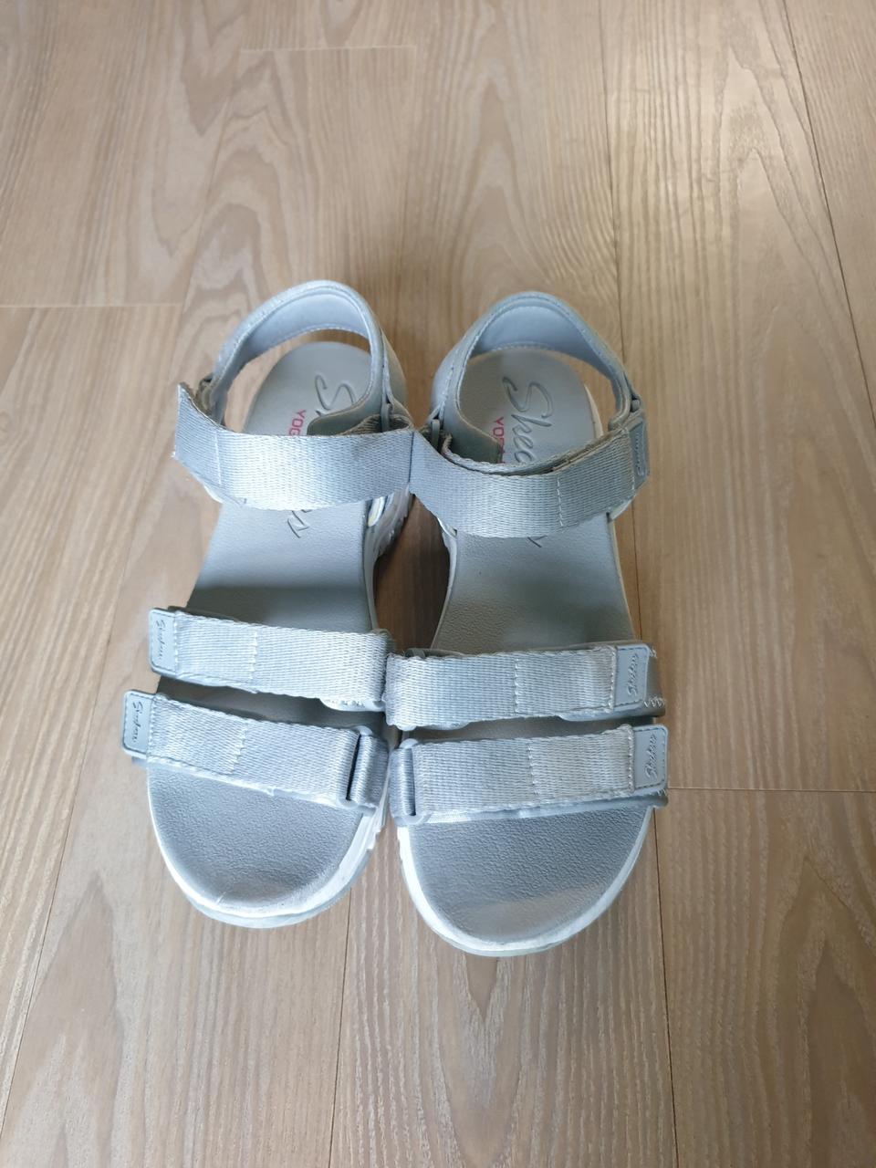 스케쳐스 여성 샌들 235