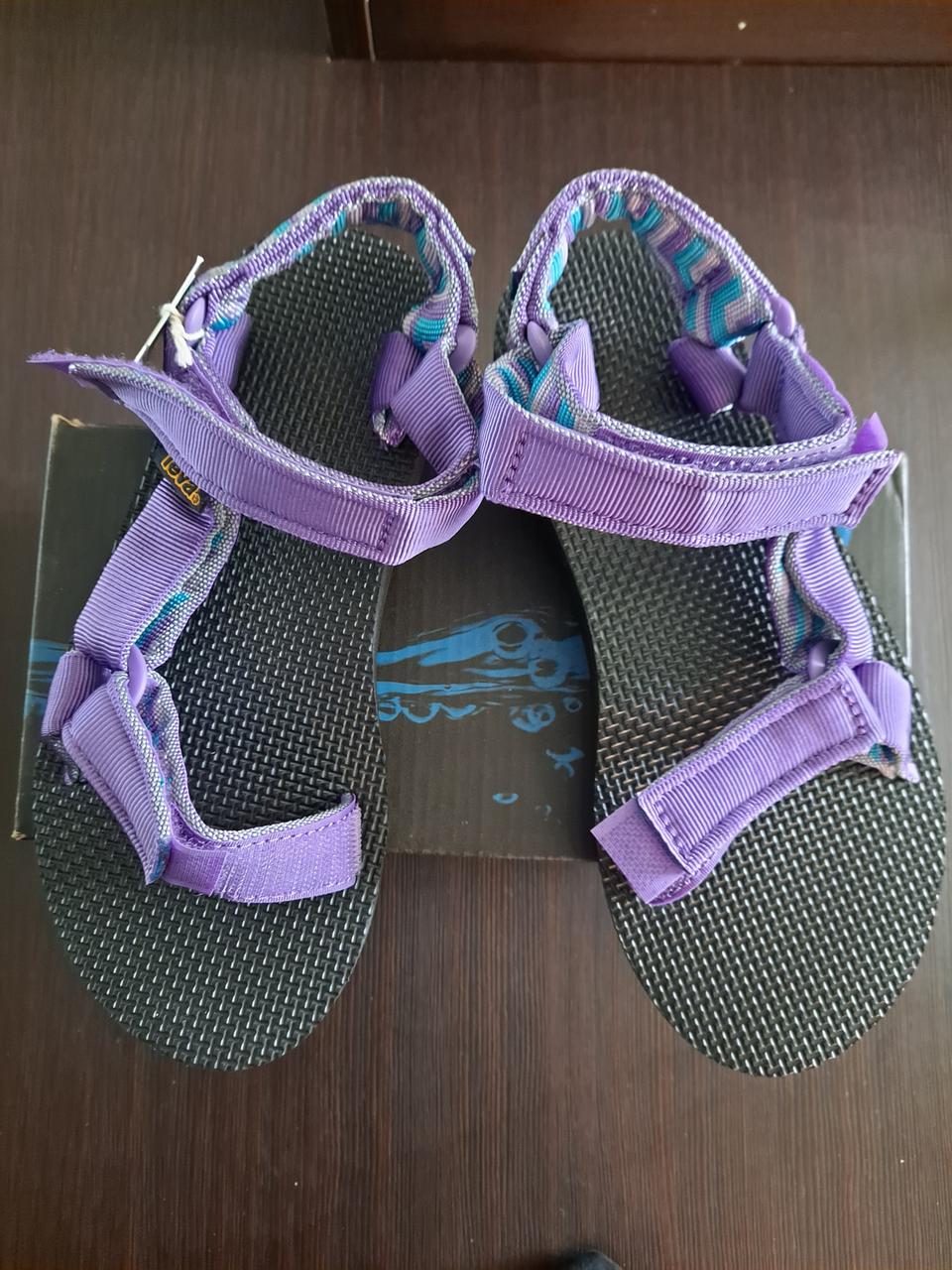 테바 오리지널 유니버셜 샌들 새상품 사이즈 5(반값택배)