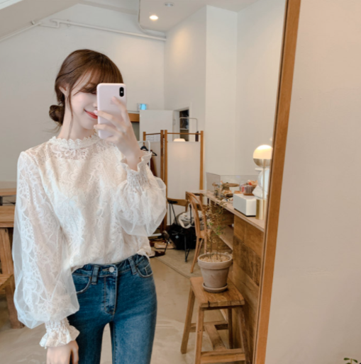 프릴 자수 블라우스