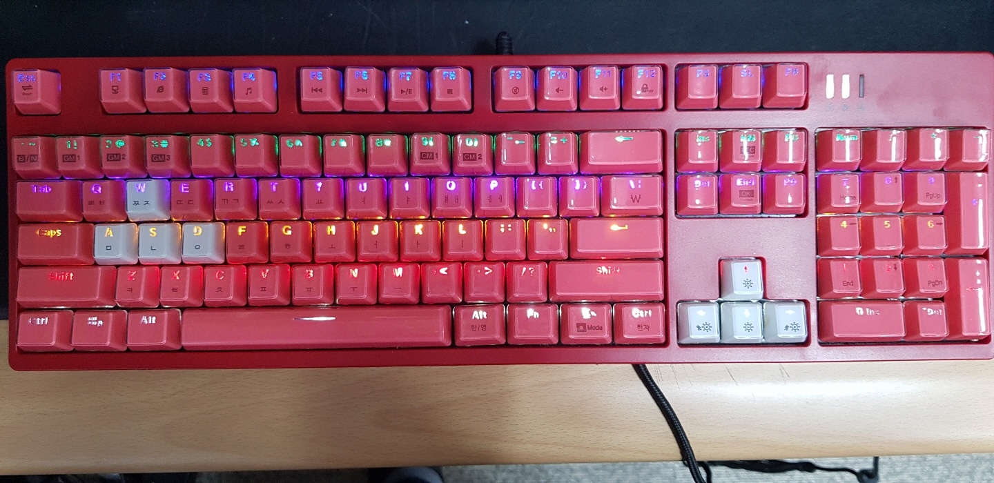 해커 K8700 기계식 키보드 판매합니다