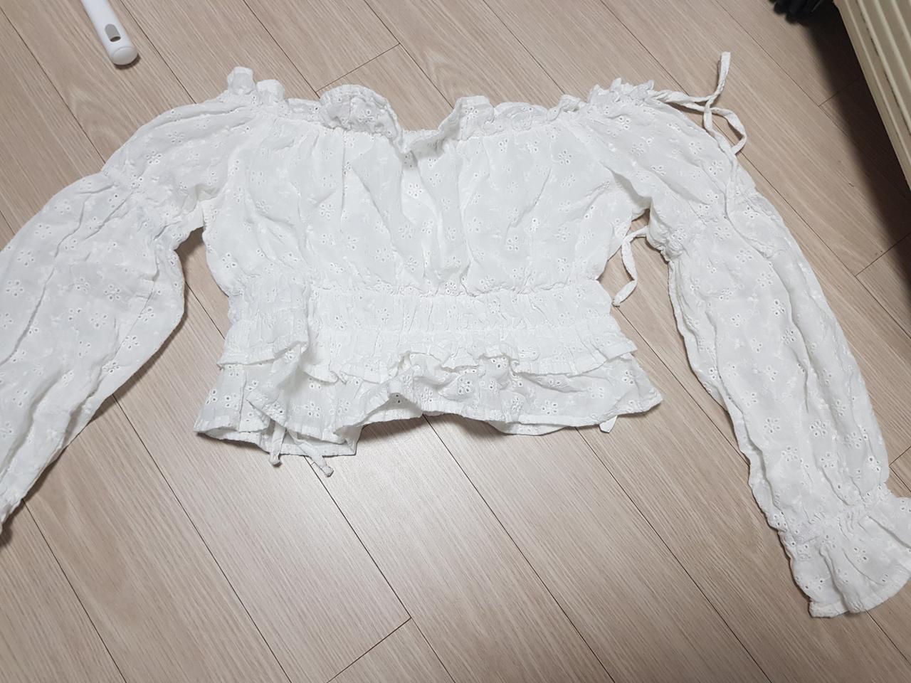 레이스 오프숄더 새옷